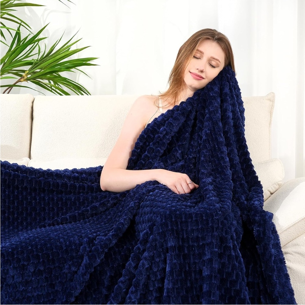 Plush Navy Blue Textured Twin Blanket